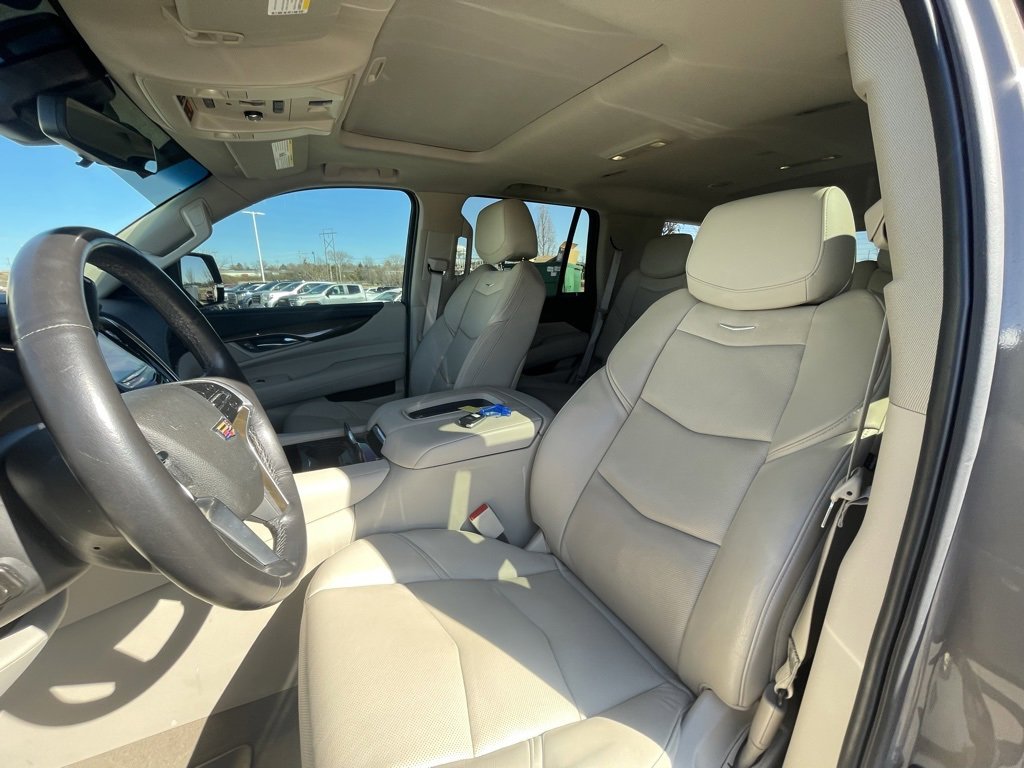 Used 2019 Cadillac Escalade Luxury image 20