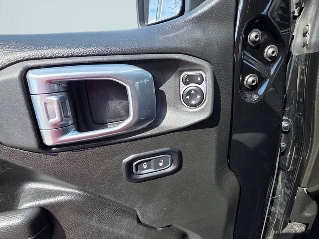 Used 2025 Jeep Wrangler Unlimited Rubicon AWD/4WD image 11