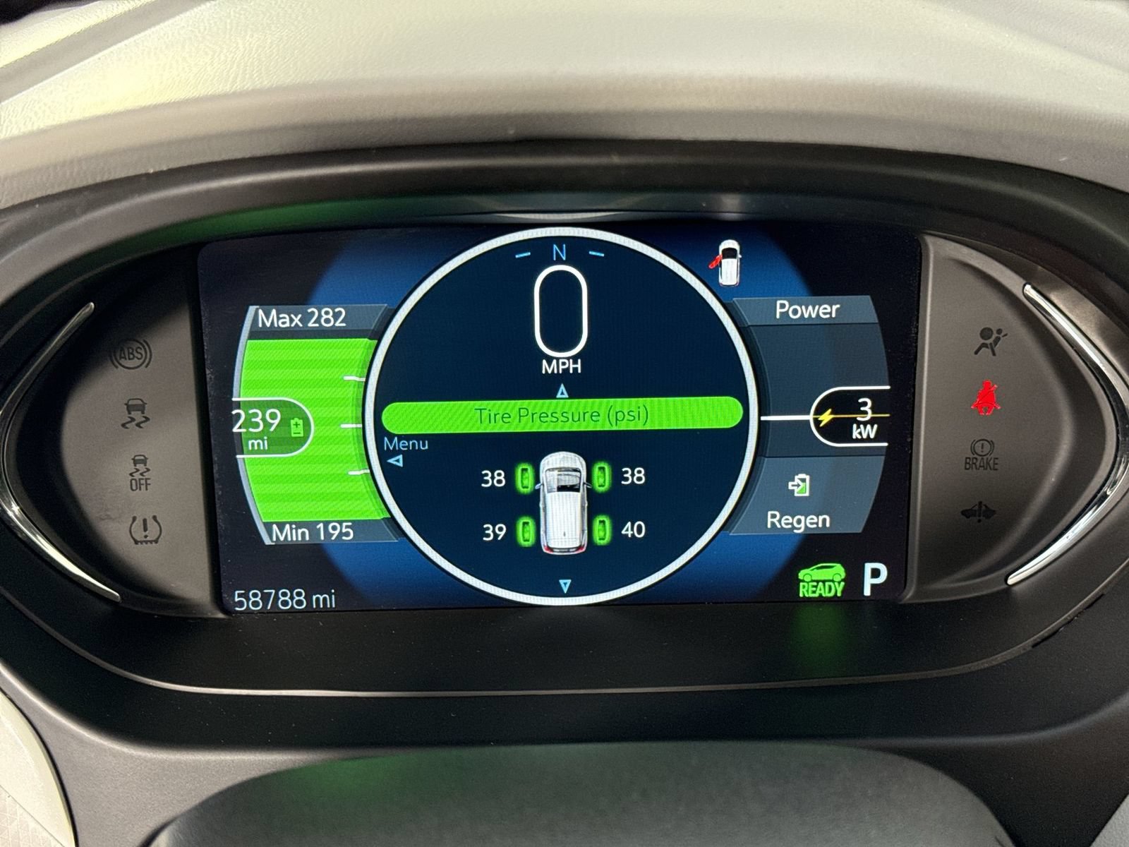 Used 2020 Chevrolet Bolt Premier w/ Infotainment Package FWD image 17