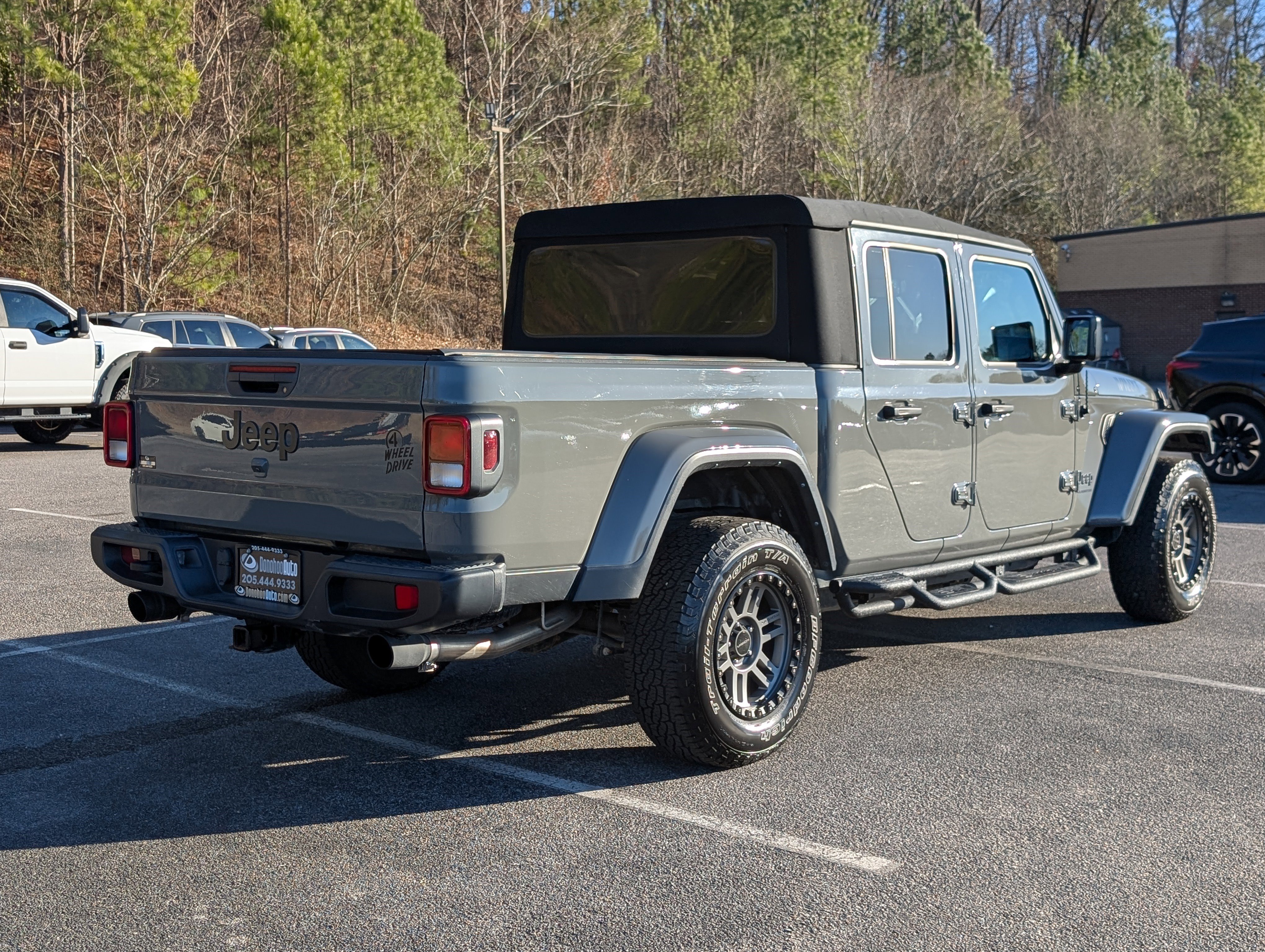 Used 2023 Jeep Gladiator Willys image 9