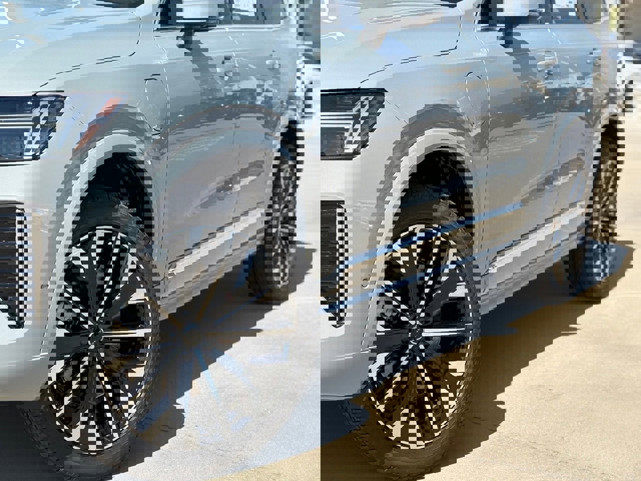 New 2026 Volvo XC90 T8 Plus image 10