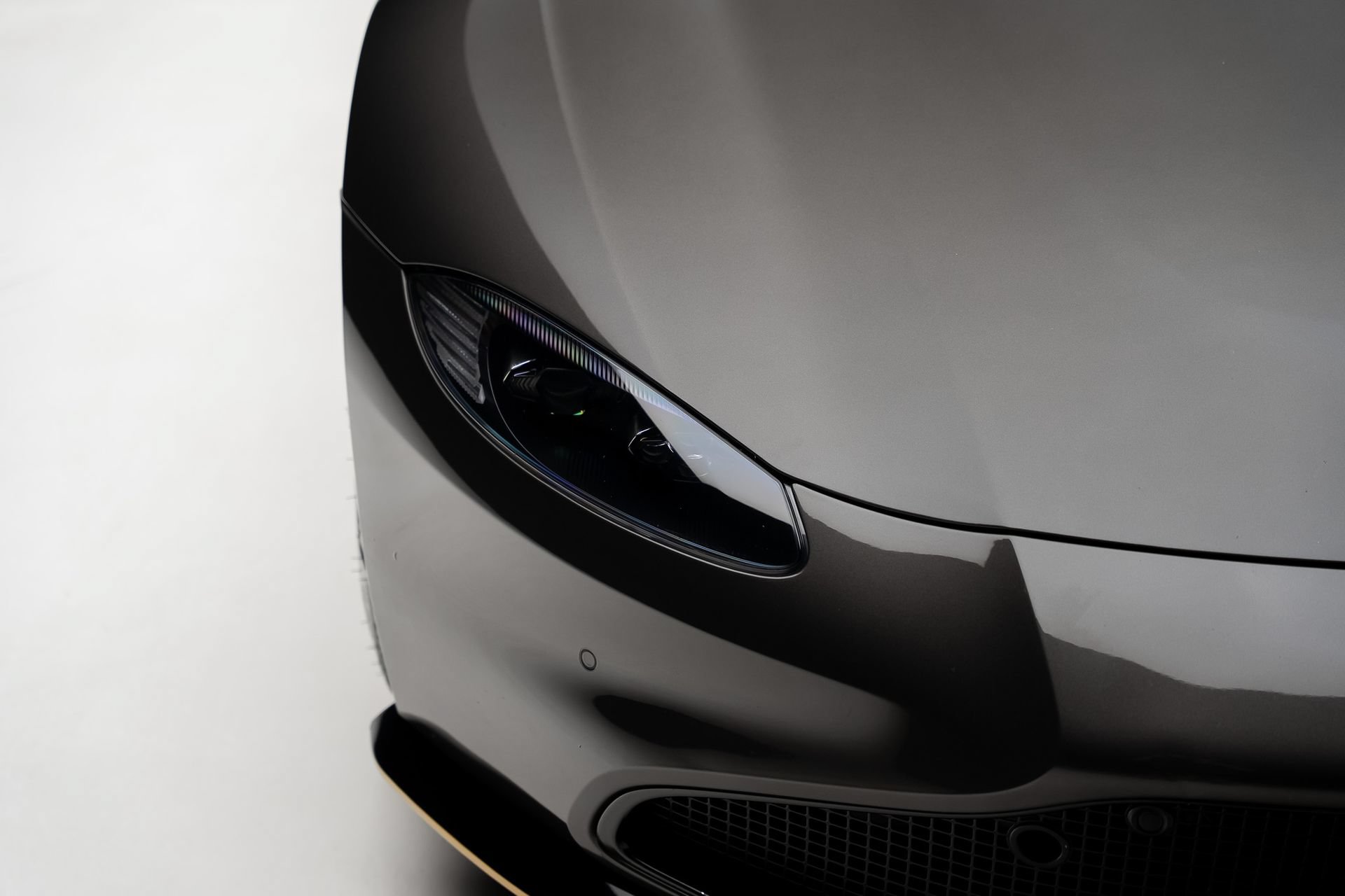 Used 2022 Aston Martin V8 Vantage Coupe RWD image 18