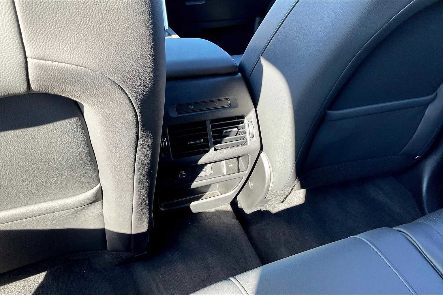 Used 2025 Land Rover Discovery Sport Dynamic SE image 38