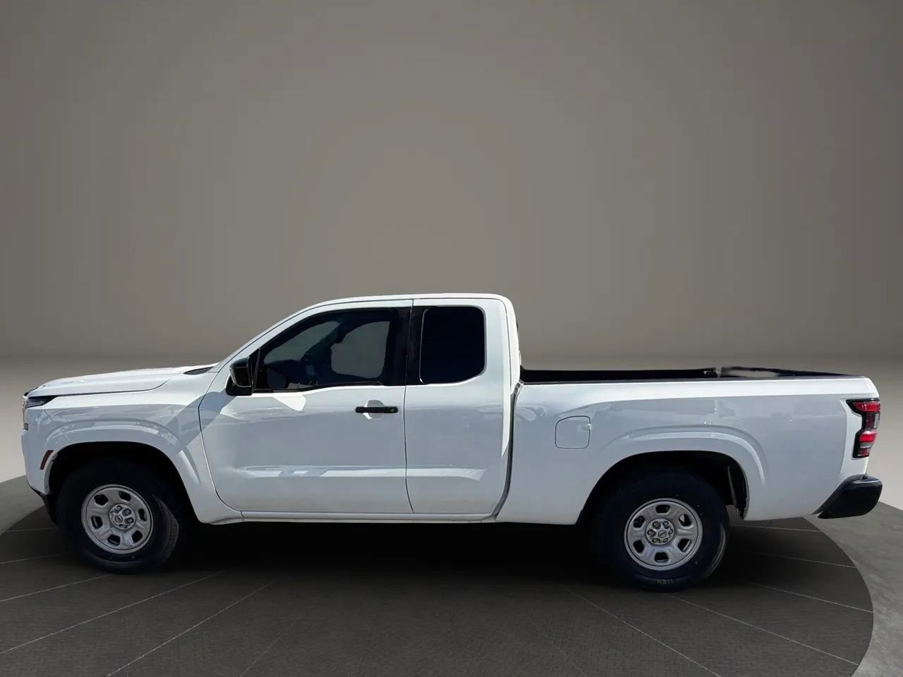 Used 2022 Nissan Frontier S RWD image 3