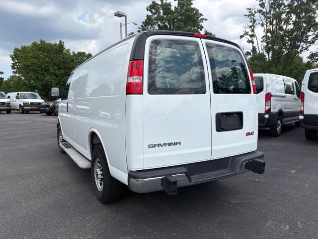 Used 2025 GMC Savana 2500 w/ Driver Convenience Package RWD image 3