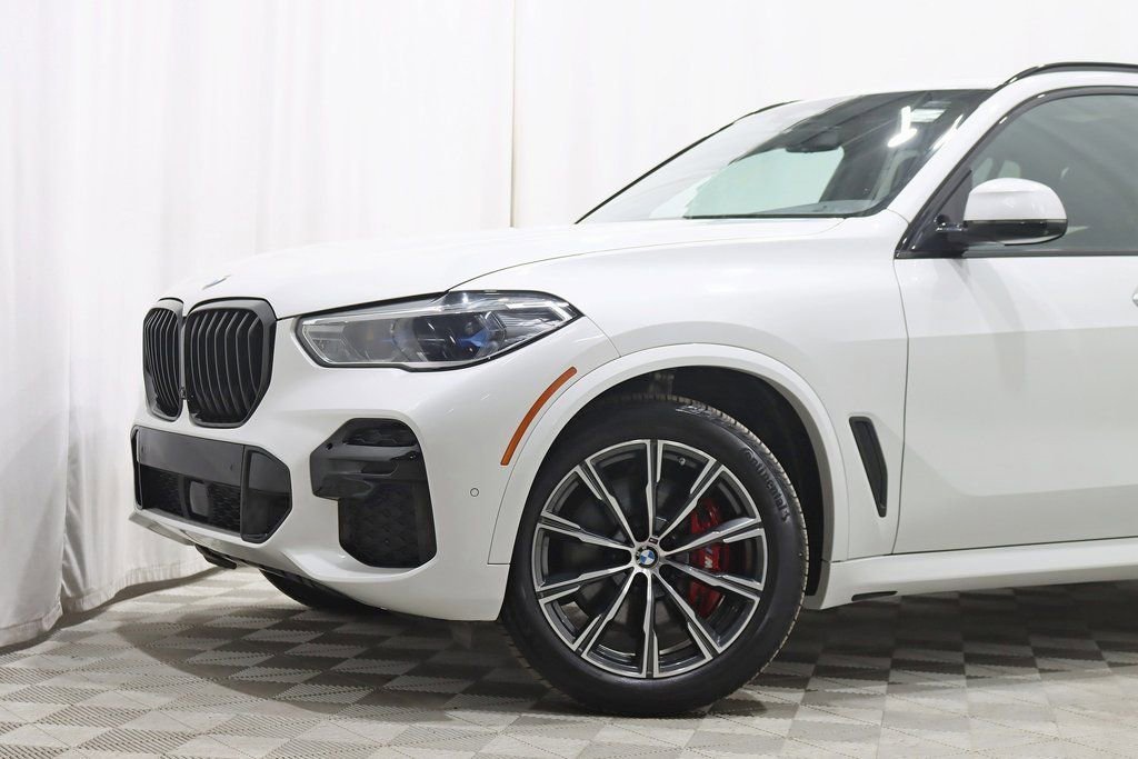 Used 2022 BMW X5 xDrive40i w/ M Sport Package image 2