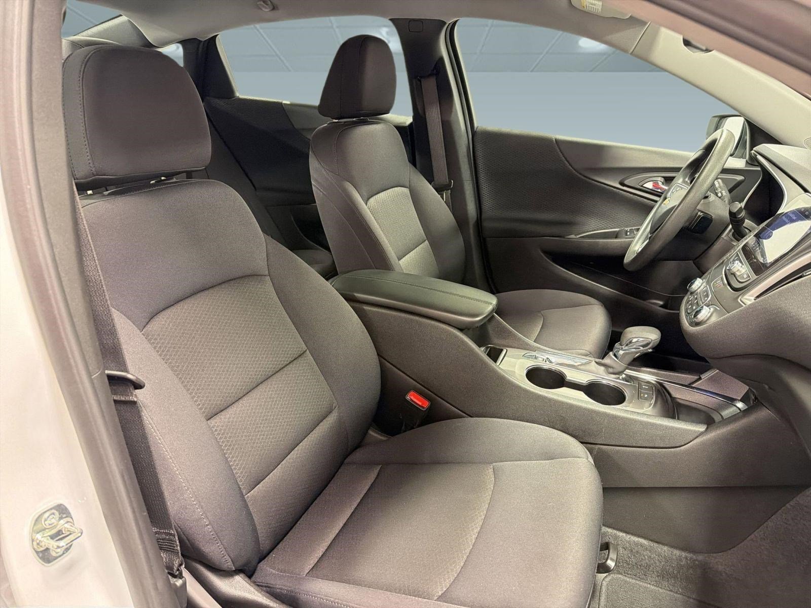 Used 2025 Chevrolet Malibu LT FWD image 30