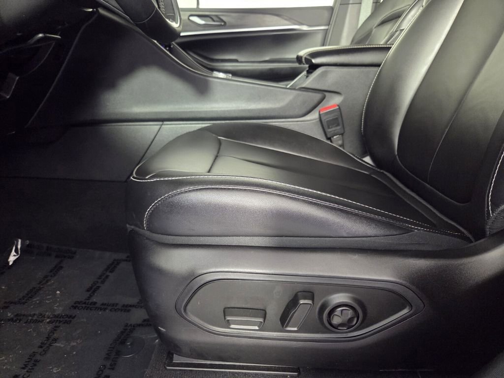 Certified 2025 Jeep Grand Cherokee Limited image 13