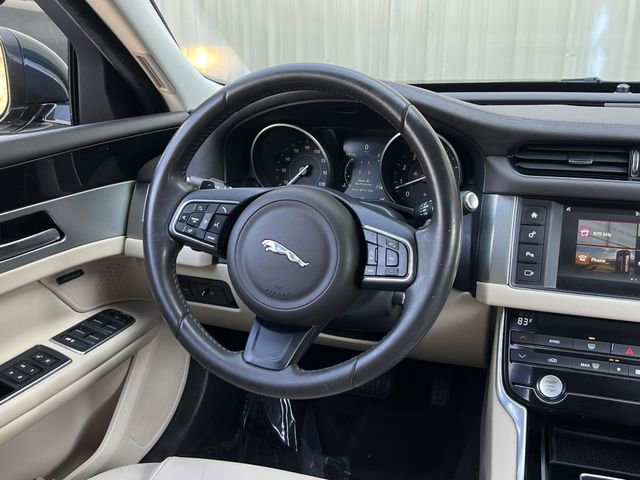 Used 2017 Jaguar XF Premium image 18