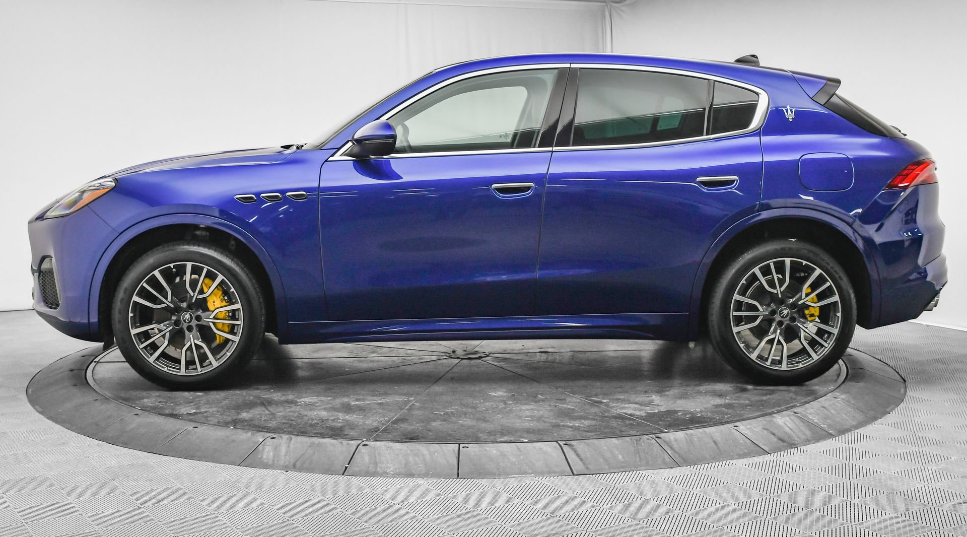 Used 2025 Maserati Grecale GT AWD/4WD image 4