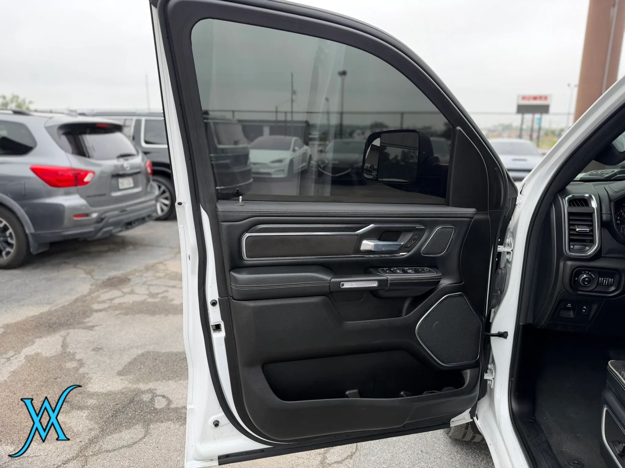 Used 2024 RAM 1500 Laramie AWD/4WD image 11