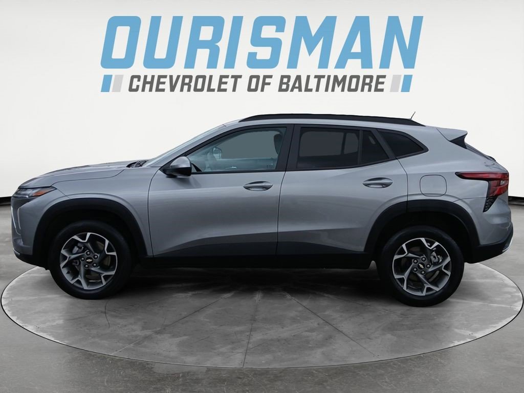 Certified 2025 Chevrolet Trax LT w/ Driver Confidence Package FWD image 3