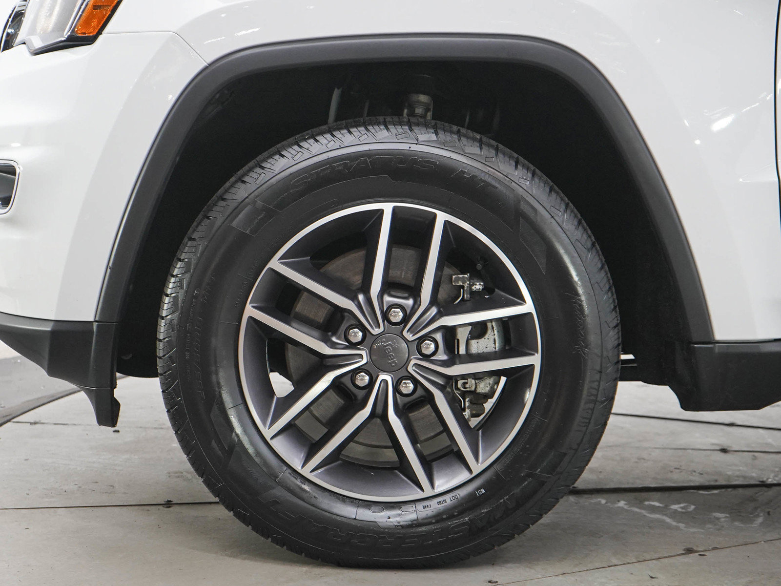 Used 2021 Jeep Grand Cherokee Limited AWD/4WD image 30