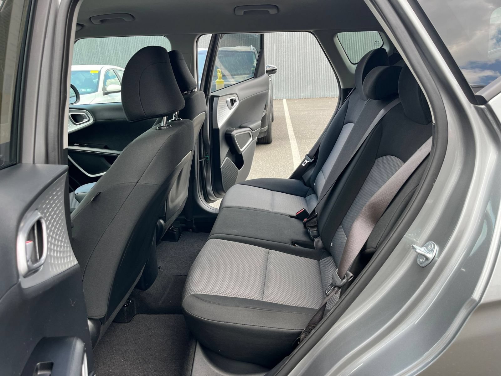 Used 2025 Kia Soul LX w/ LX Technology Package FWD image 22