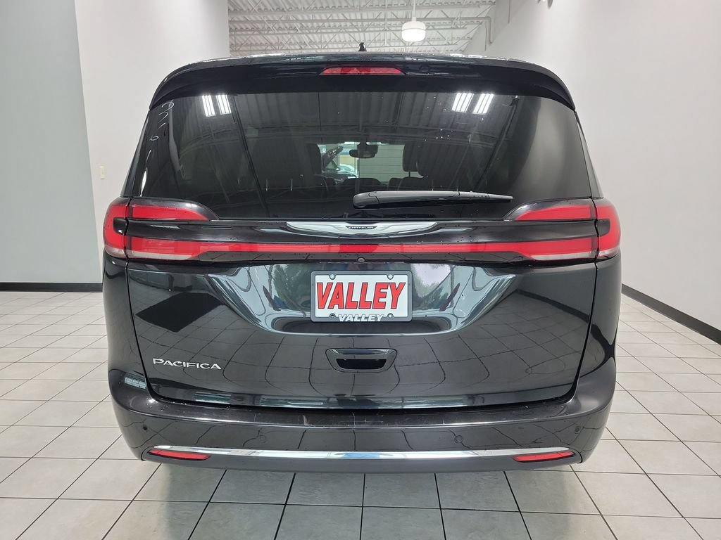 Certified 2023 Chrysler Pacifica Touring-L FWD image 11