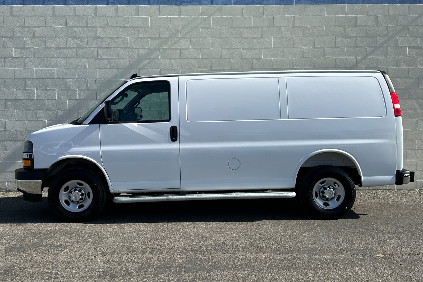 Used 2025 Chevrolet Express 2500 w/ Driver Convenience Package RWD image 7