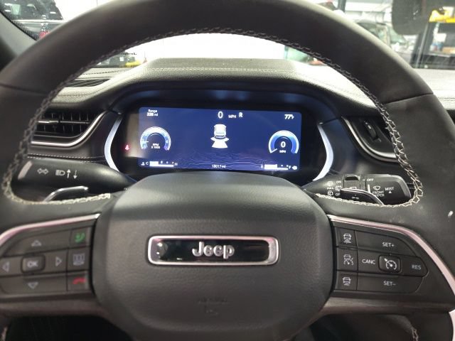 Used 2025 Jeep Grand Cherokee L Limited AWD/4WD image 16