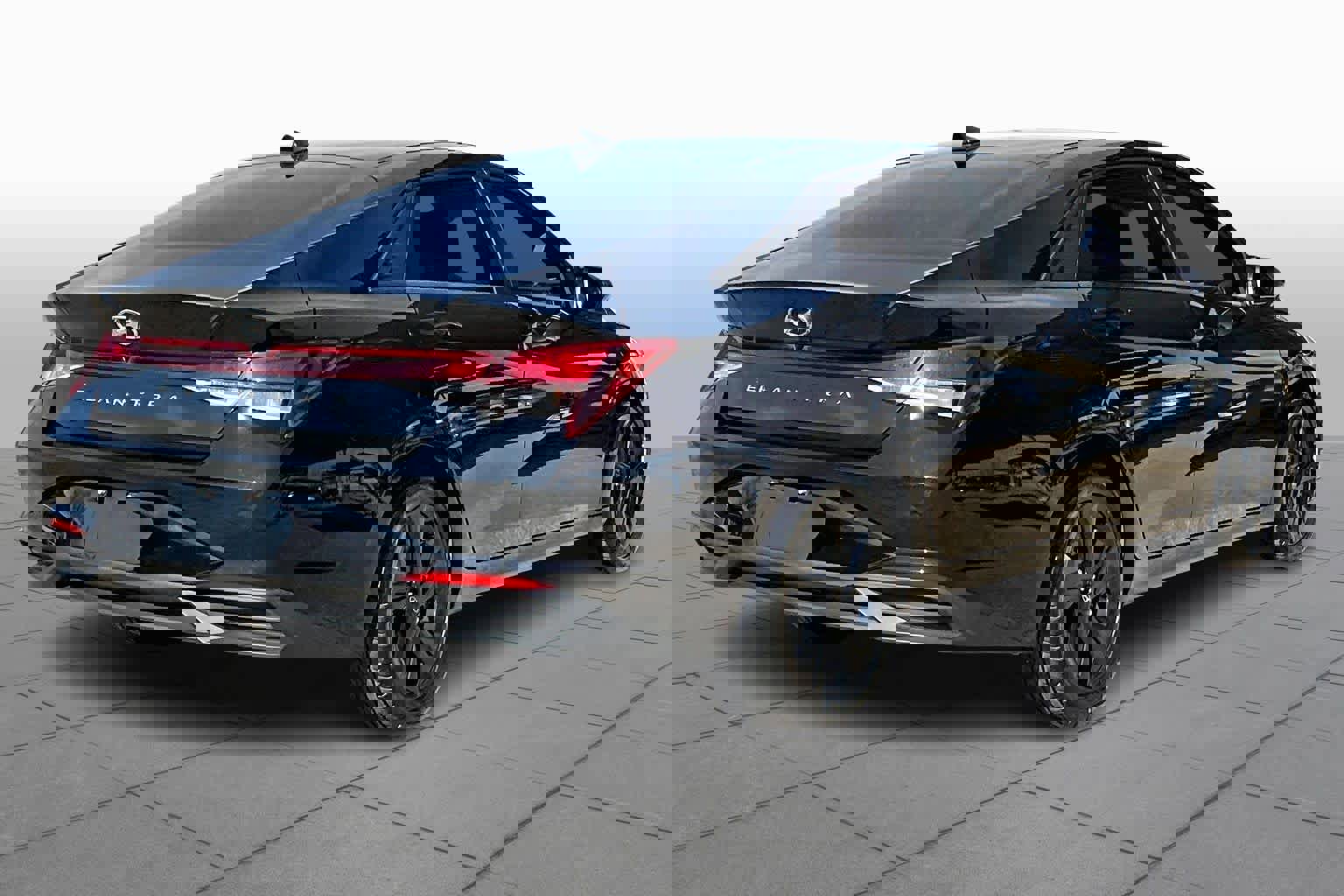 Used 2023 Hyundai Elantra SEL w/ Preferred Accessory Package image 12