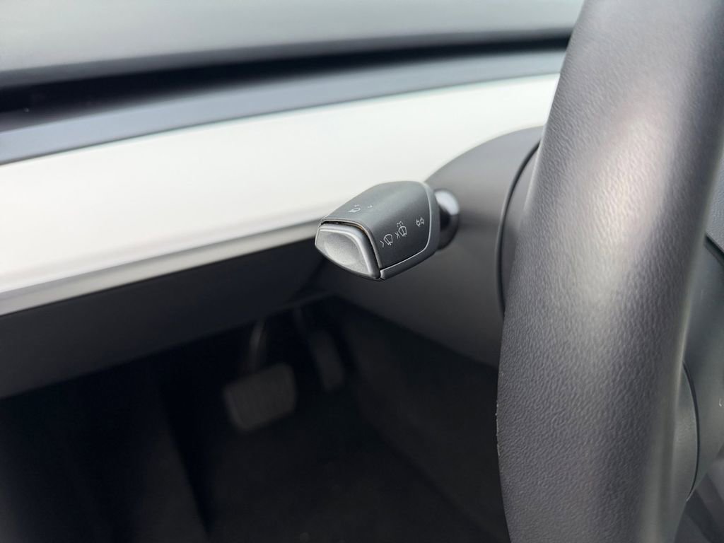 Used 2020 Tesla Model Y Long Range image 14