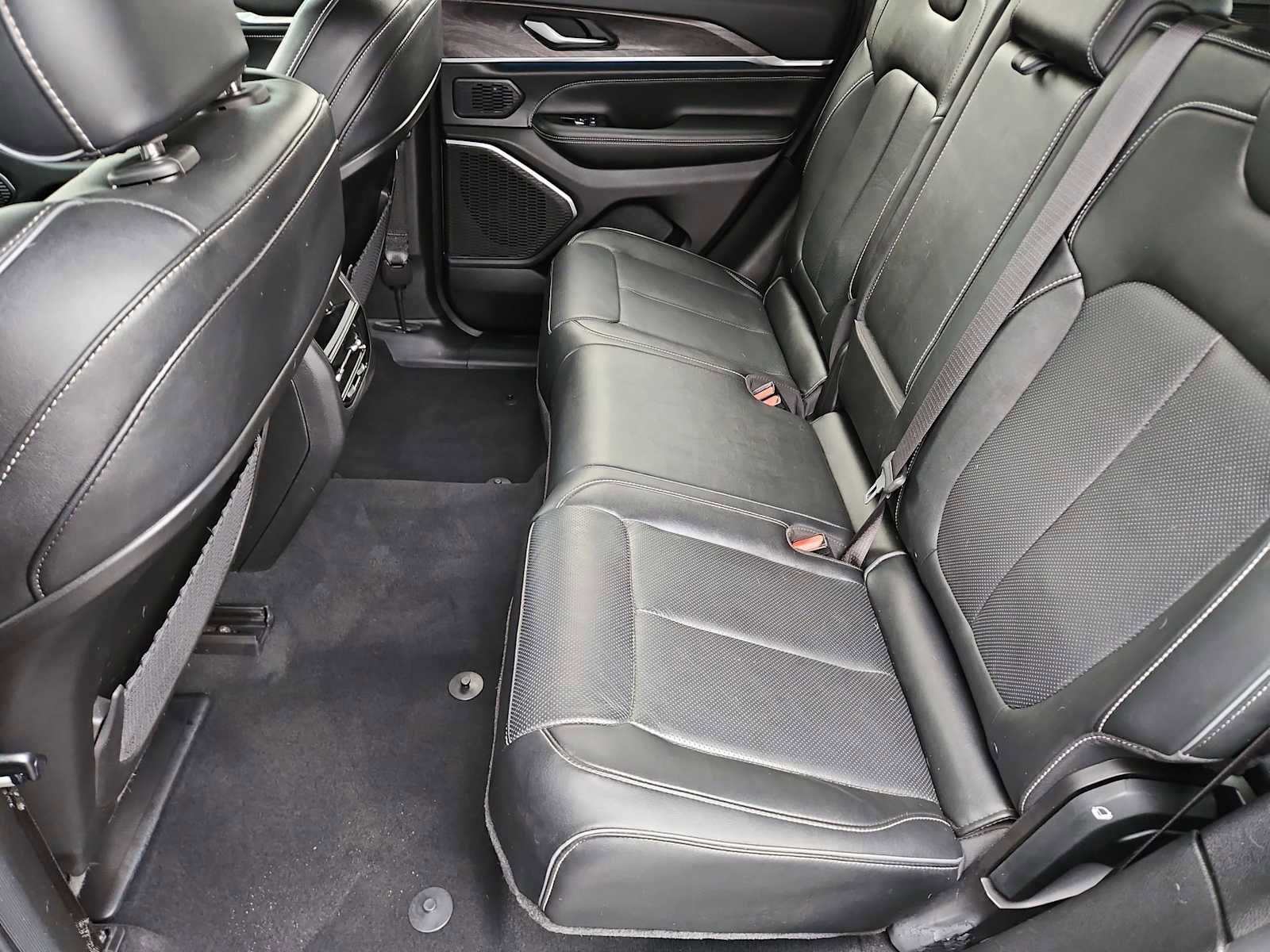 Used 2023 Jeep Grand Cherokee Overland image 21