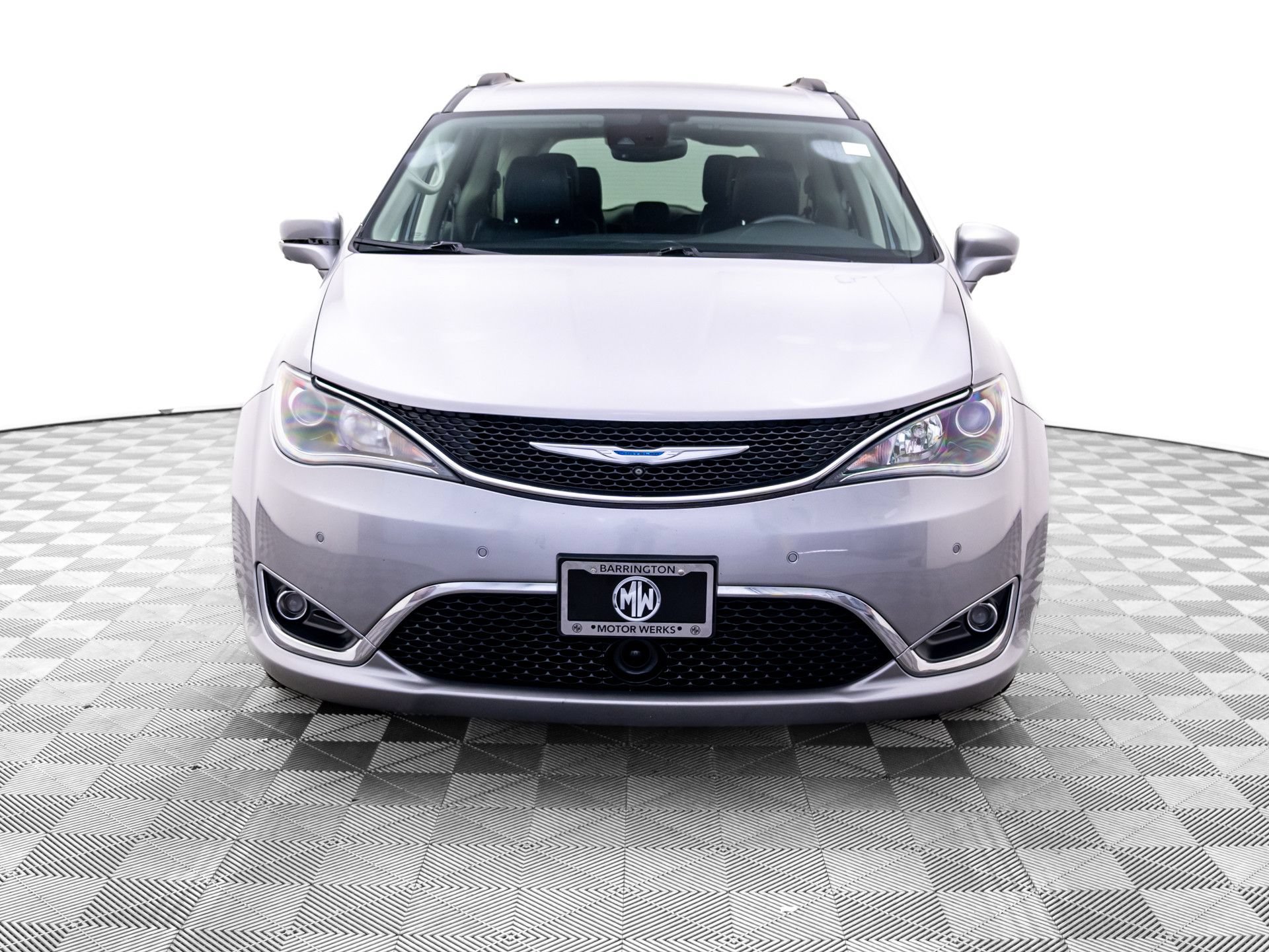 Used 2017 Chrysler Pacifica Touring-L Plus w/ Advanced Safetytec Group FWD image 9