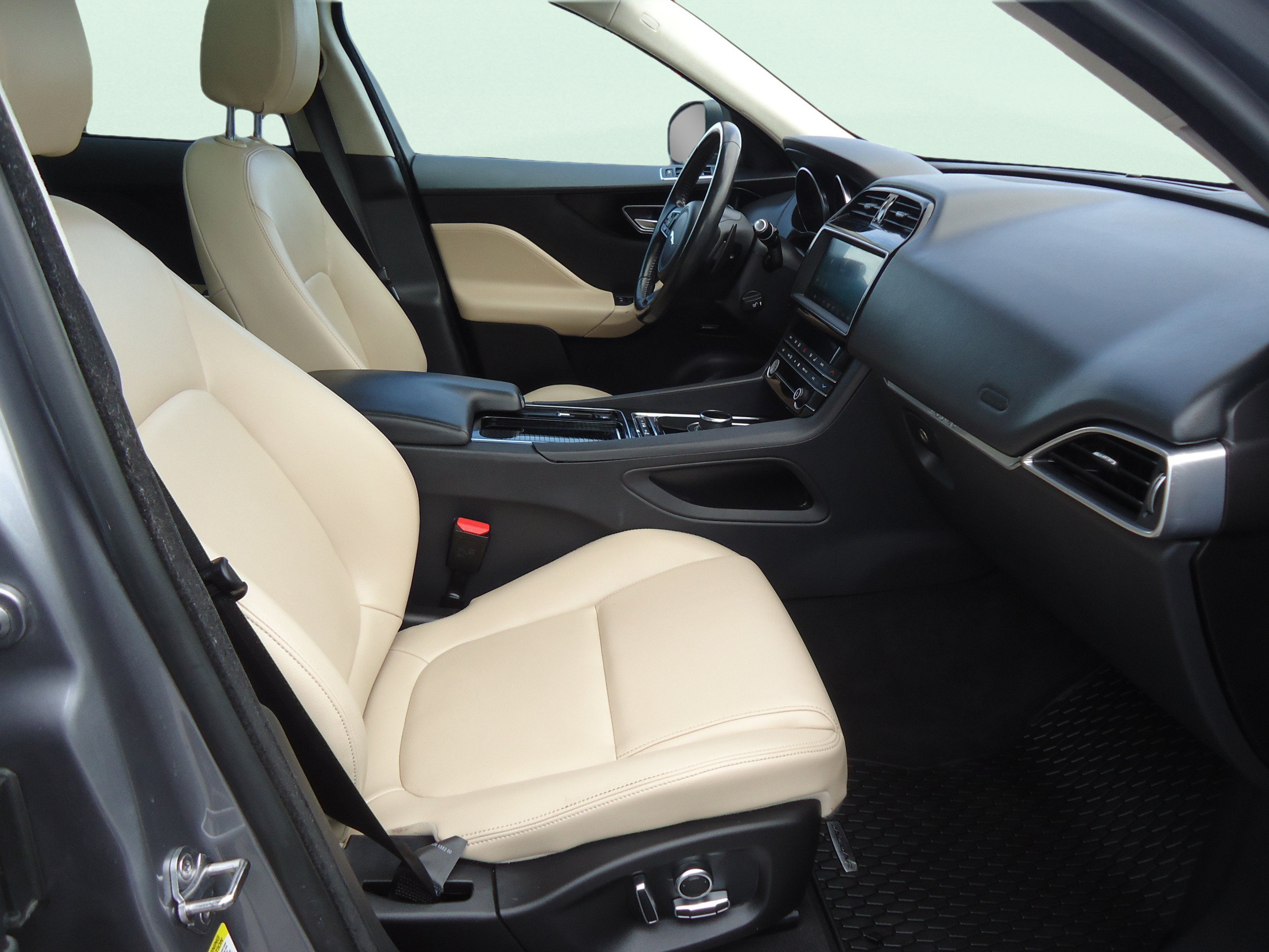 Used 2020 Jaguar F-PACE Premium AWD/4WD image 27