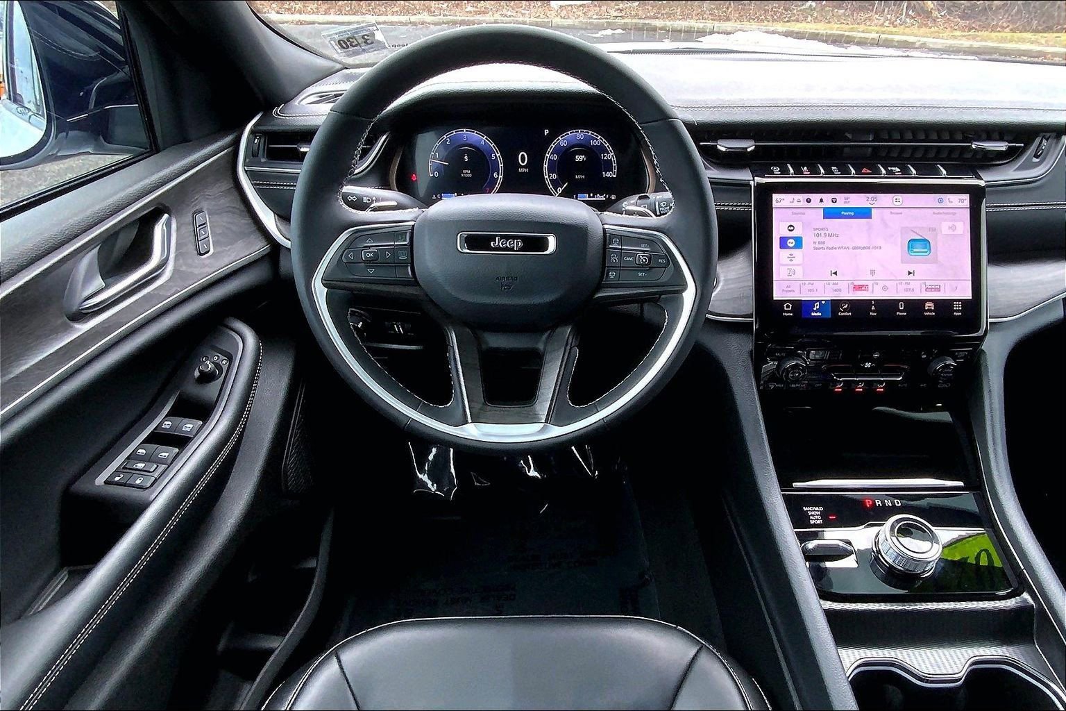 Used 2025 Jeep Grand Cherokee Limited w/ Black Appearance Package image 5