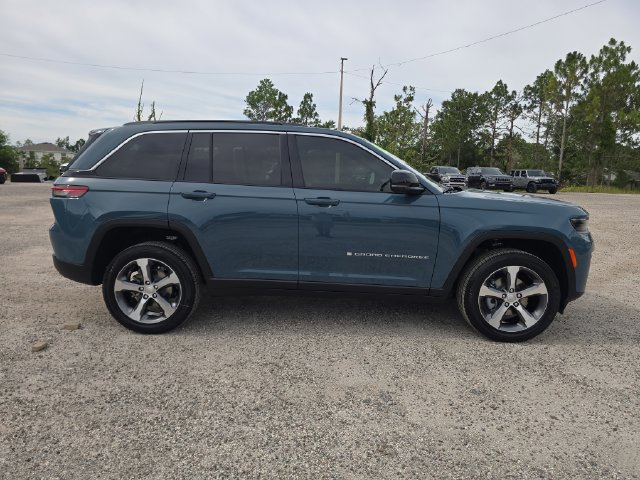 New 2026 Jeep Grand Cherokee Limited w/ Luxury Tech Group II RWD image 3