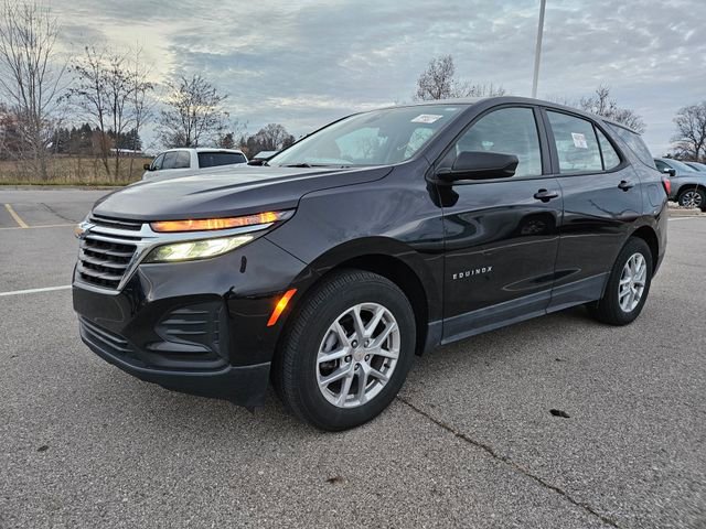 Certified 2024 Chevrolet Equinox LS w/ Driver Confidence II Package image 3