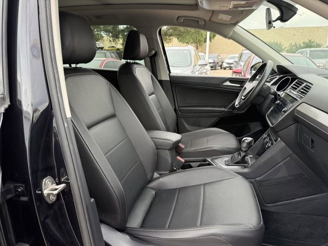 Used 2020 Volkswagen Tiguan SE w/ Panoramic Sunroof Package FWD image 28