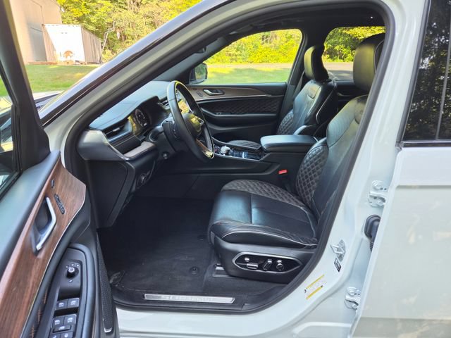 Used 2025 Jeep Grand Cherokee Summit w/ Obsidian Package AWD/4WD image 14
