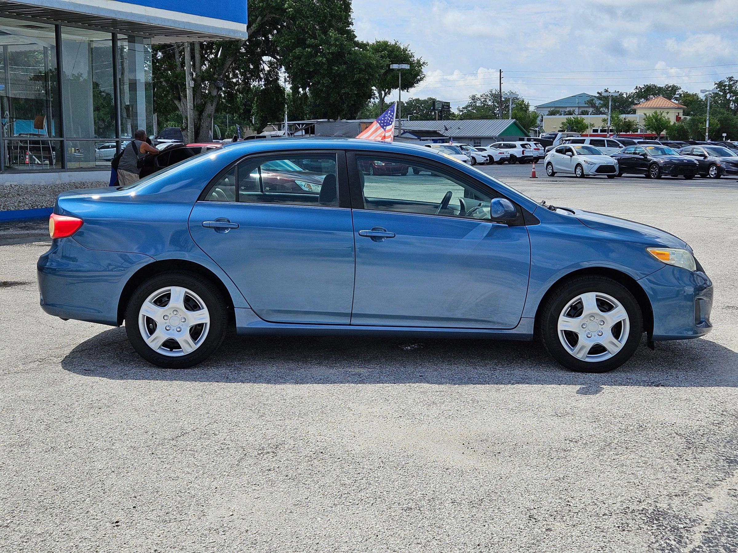 Used 2013 Toyota Corolla LE FWD image 8