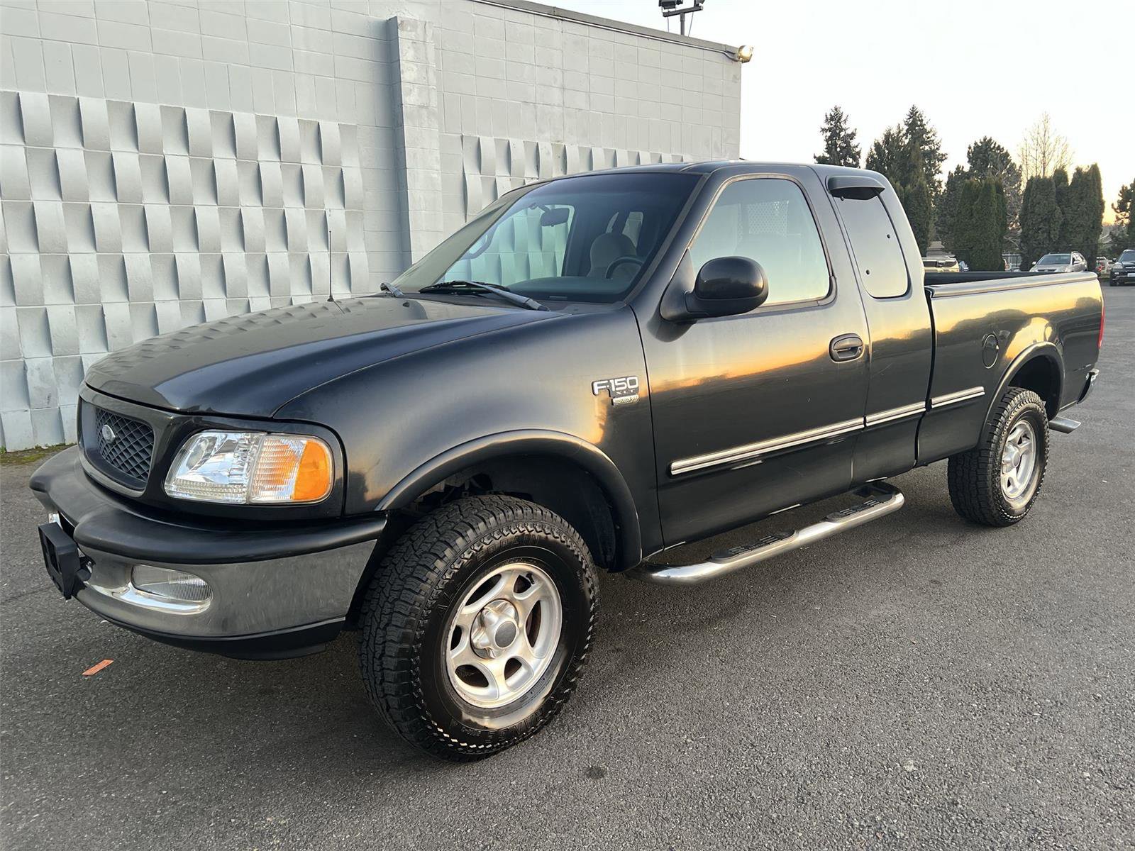 Used 1998 Ford F150 XLT image 2
