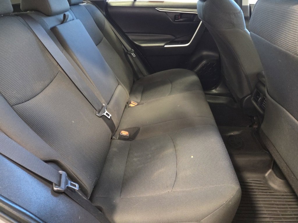 Used 2022 Toyota RAV4 LE image 16