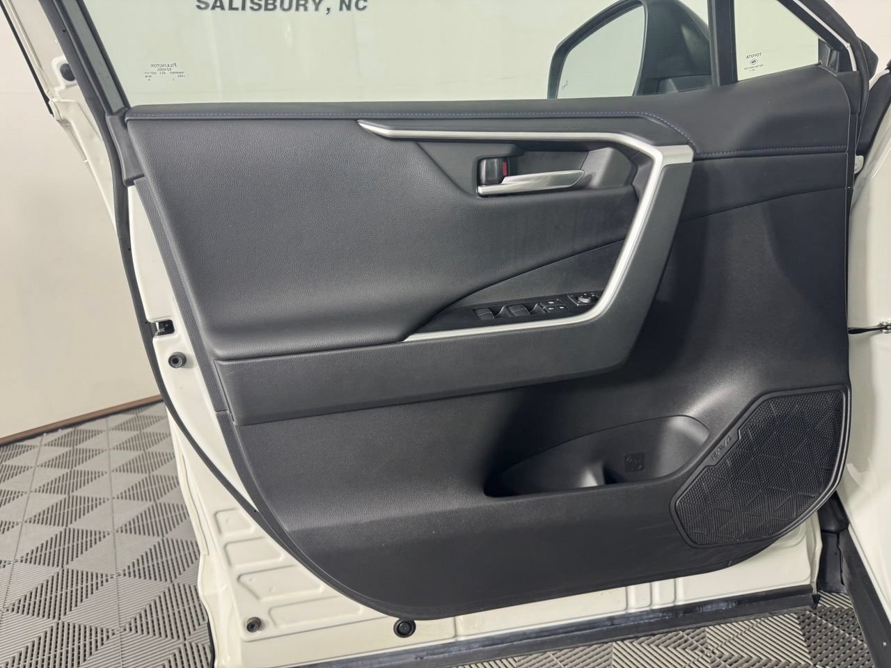 Used 2021 Toyota RAV4 XSE AWD/4WD image 9