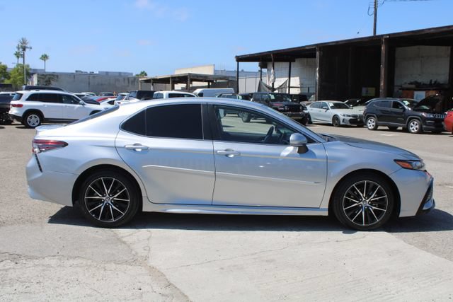 Used 2024 Toyota Camry SE FWD image 3