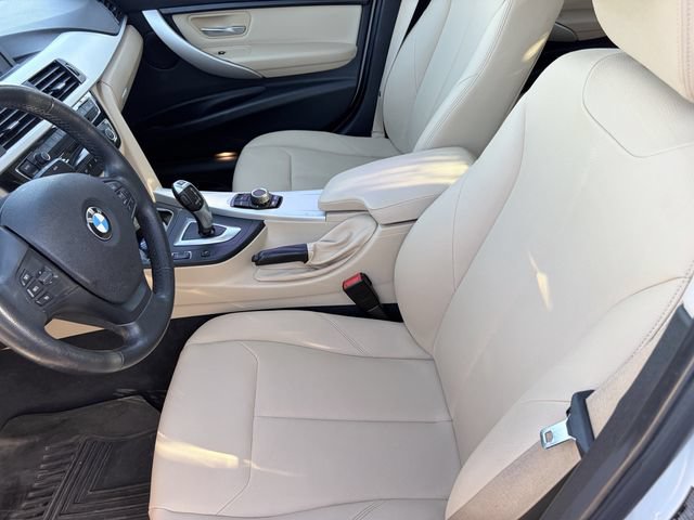 Used 2017 BMW 320i xDrive Sedan AWD/4WD image 8