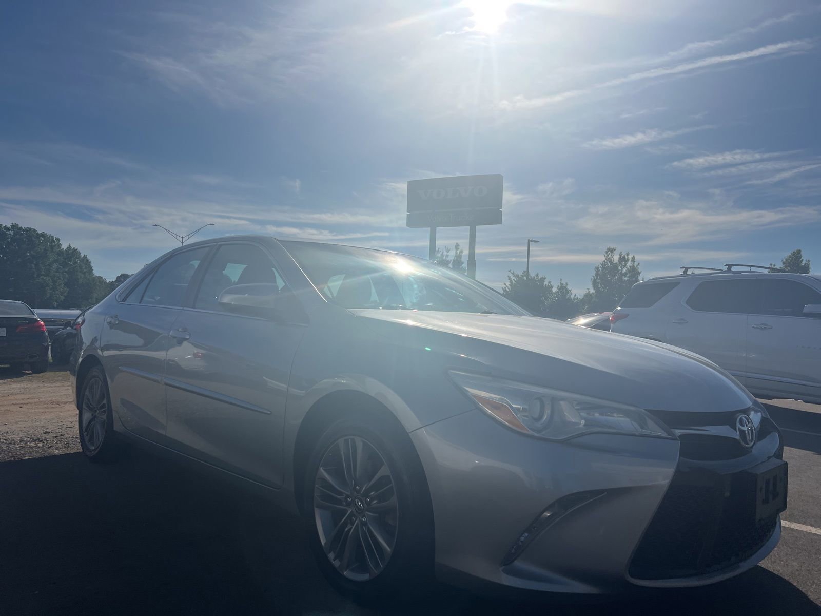 Used 2016 Toyota Camry SE w/ Moonroof Package image 8