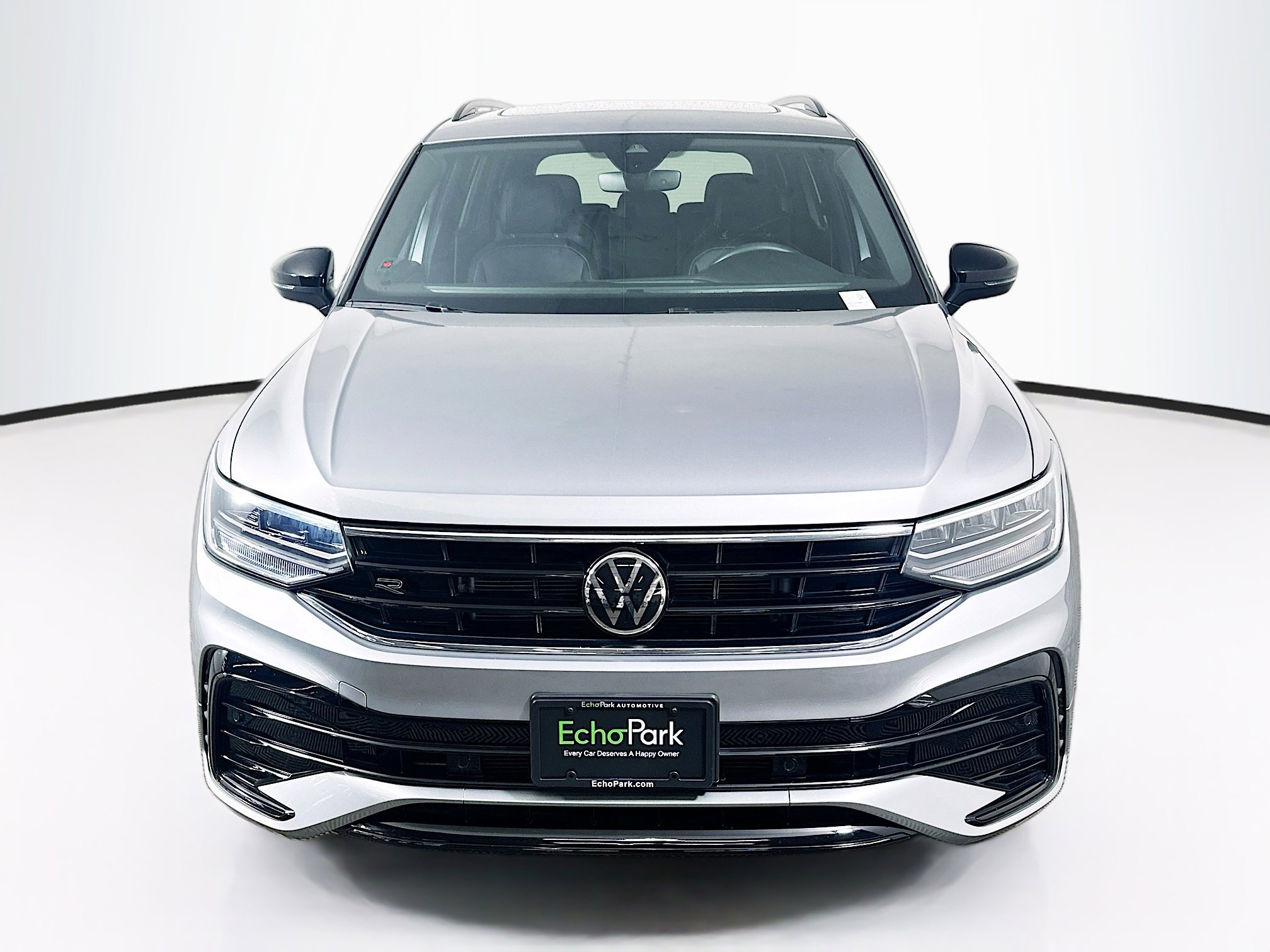 Used 2023 Volkswagen Tiguan SE R-Line FWD image 2