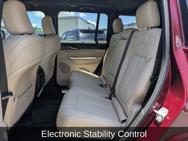 Used 2025 Jeep Grand Cherokee Limited w/ Luxury Tech Group II AWD/4WD image 18