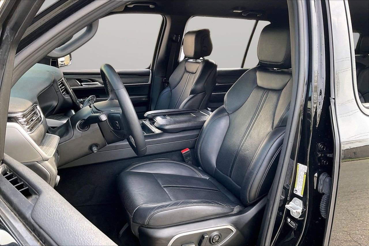 Certified 2024 Jeep Wagoneer Series II w/ Flexible Seating Group AWD/4WD image 22