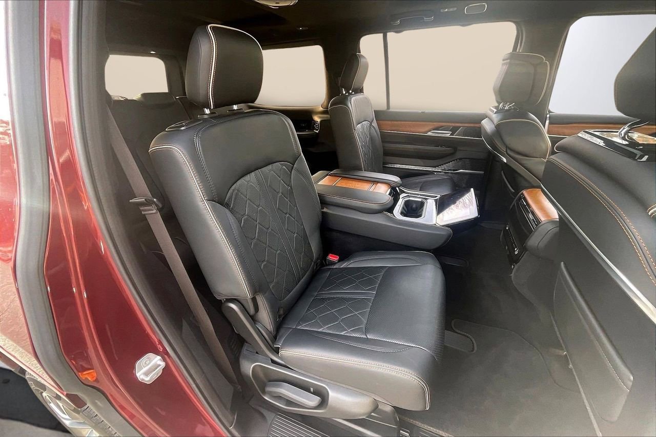 Used 2024 Jeep Grand Wagoneer Series III w/ HD Trailer Tow Package image 26