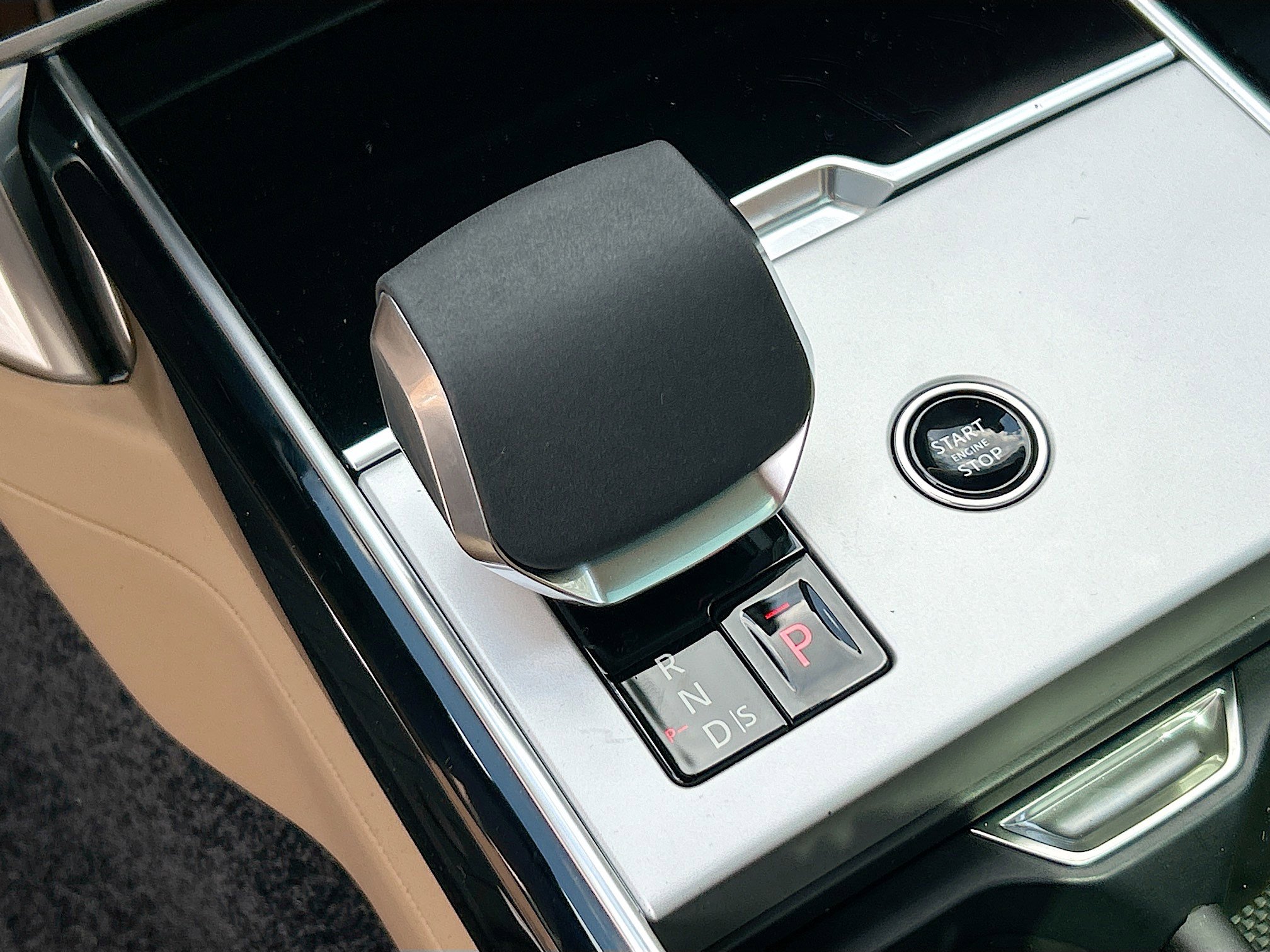 New 2025 Land Rover Range Rover SE image 26