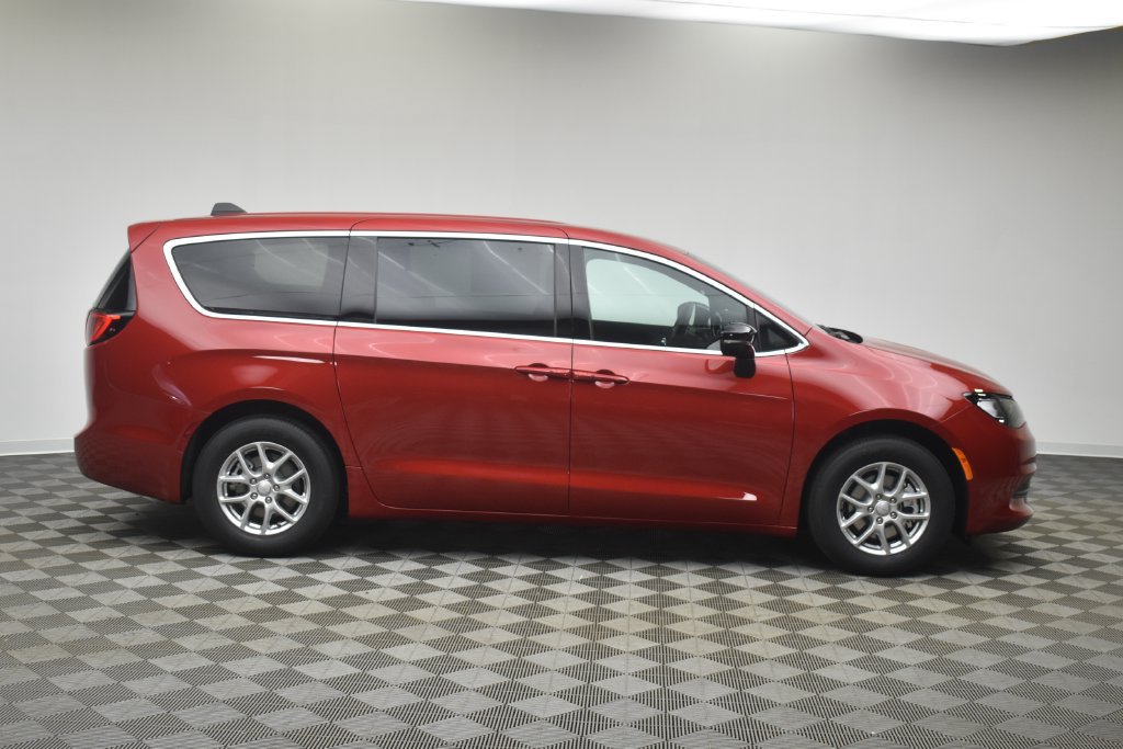 New 2027 Chrysler Pacifica LX FWD image 3