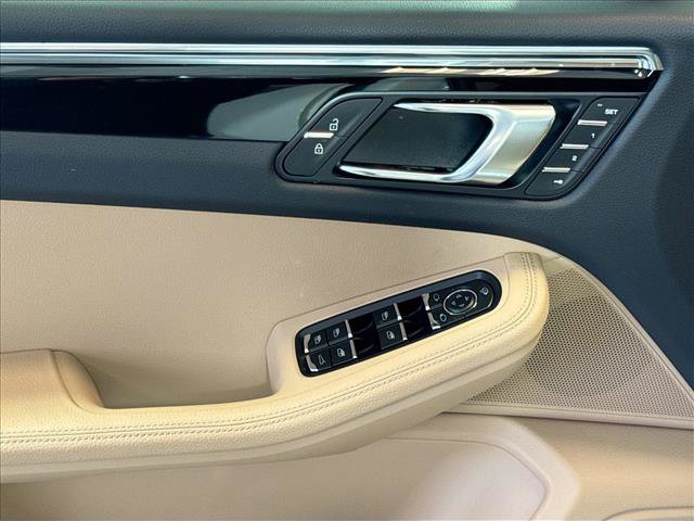 Used 2026 Porsche Macan AWD/4WD image 11