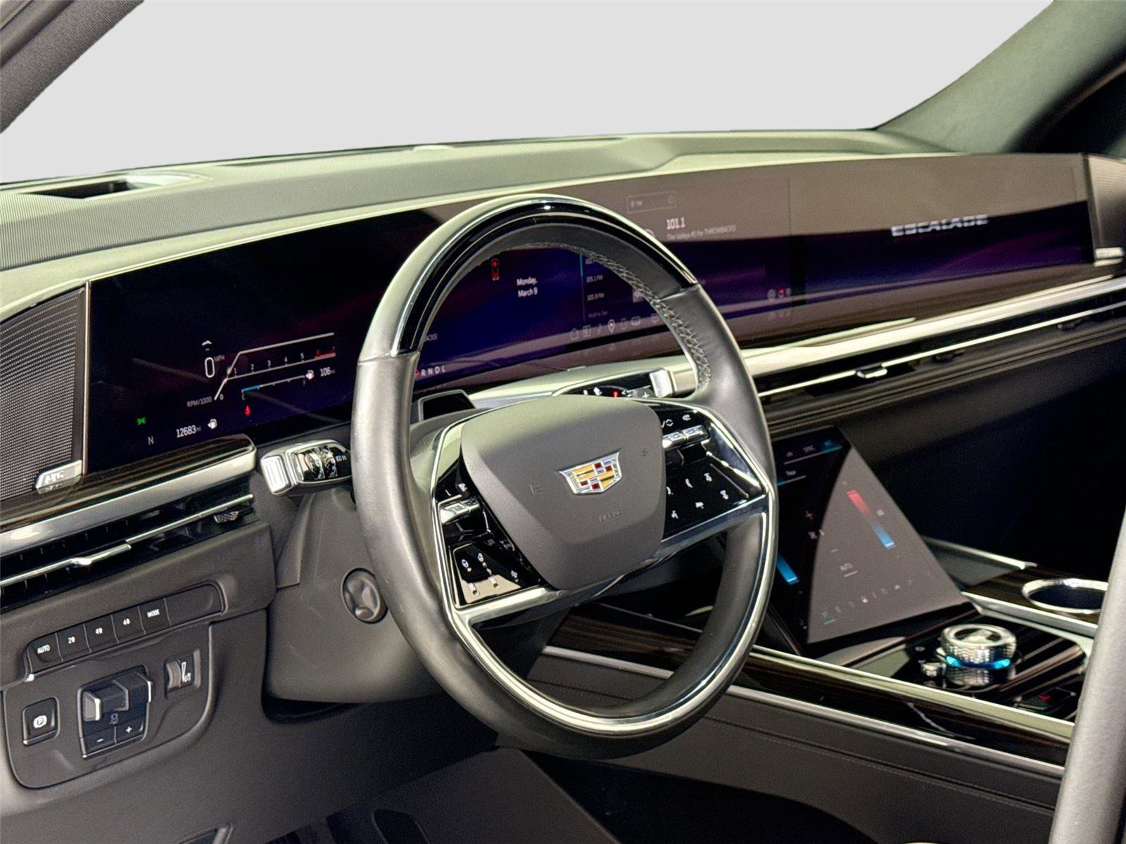 Used 2025 Cadillac Escalade ESV Premium Luxury image 15