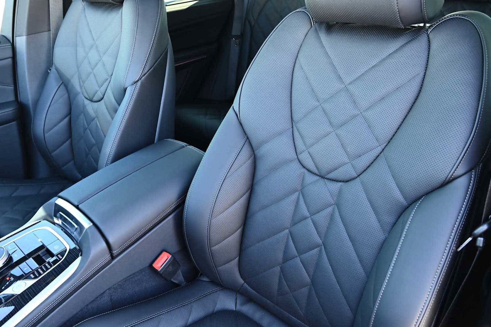 Used 2026 BMW X5 sDrive40i w/ M Sport Package RWD image 8