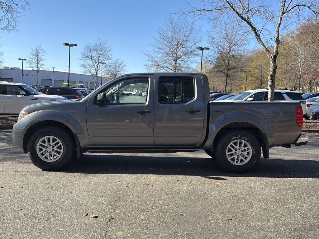 Used 2021 Nissan Frontier SV image 2