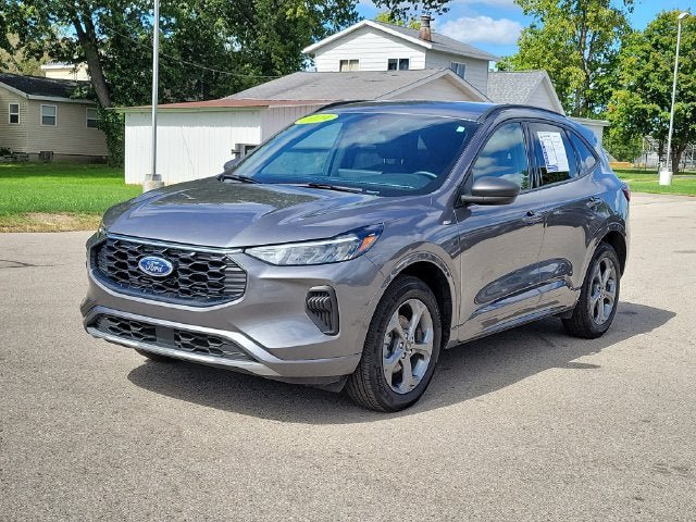 Used 2024 Ford Escape ST-Line w/ Tech Pack #1 AWD/4WD image 2