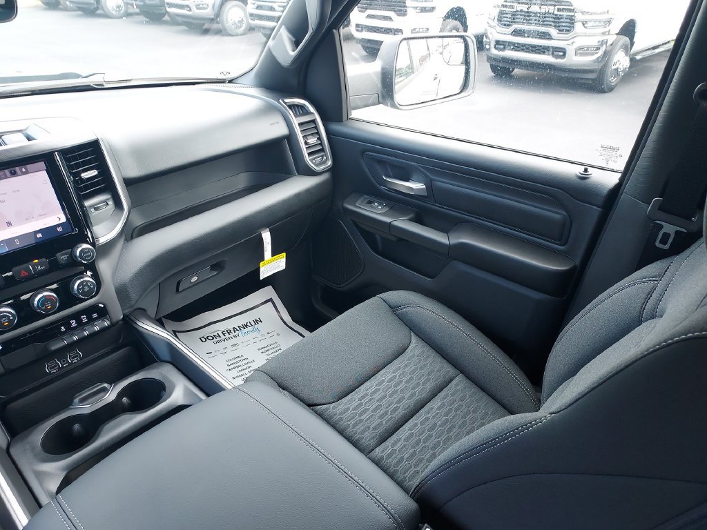 New 2026 RAM 1500 Express AWD/4WD image 11